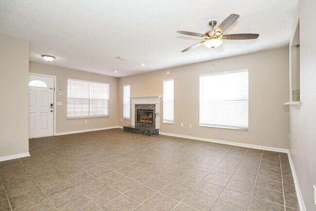 Building Photo - 9336 Sonoma Dr