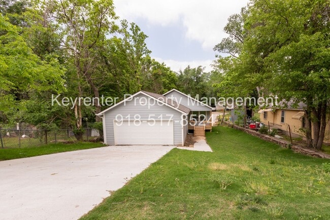 Building Photo - 4 Bedroom 2 Bath + Updated