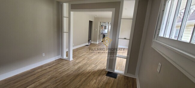 Foto del edificio - Minutes from Downtown Beauty!