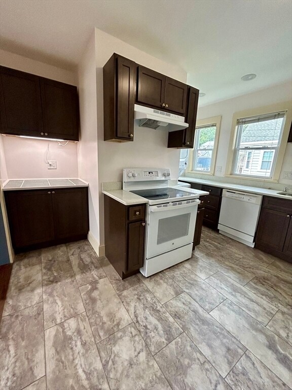 Foto del edificio - 58 Pinehurst St