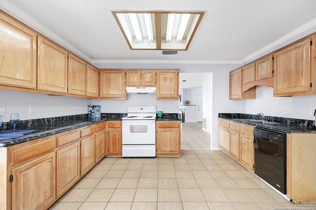 Building Photo - 6947 Sunshine Tree Dr