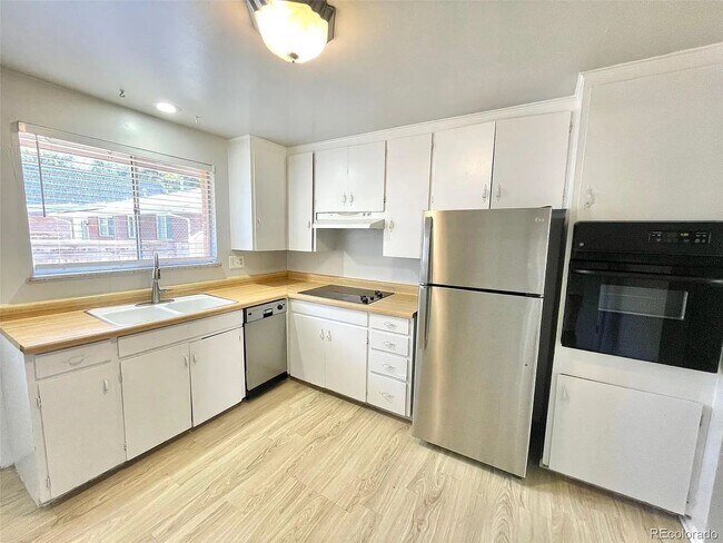 Foto del edificio - Charming 2BR Duplex in Littleton