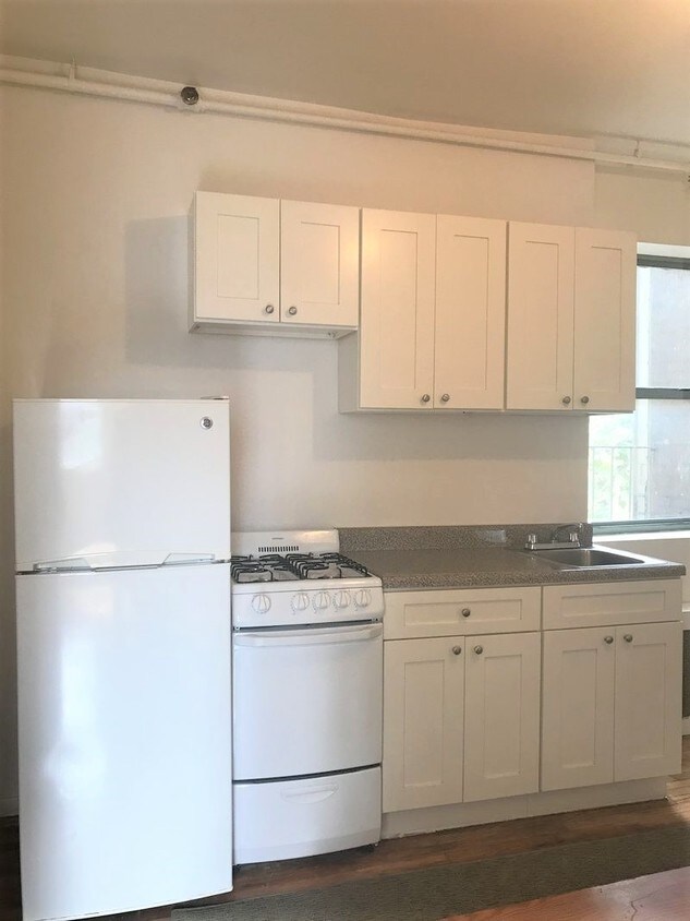 Foto principal - 211 W 63rd St