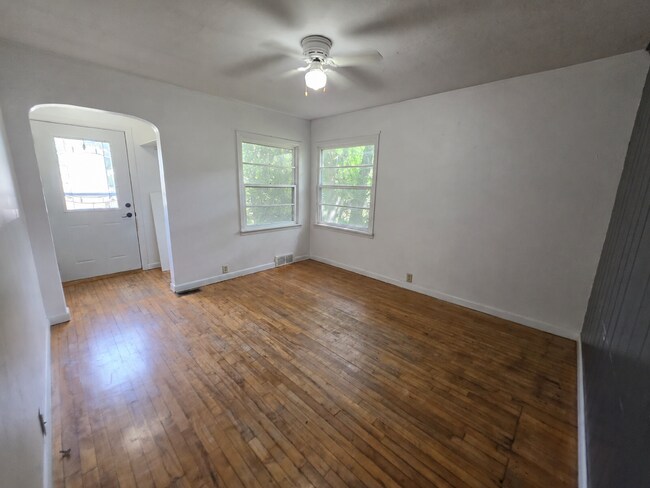 Foto del edificio - 2 Bedroom, 1 Bathroom West Hill Home with Fenced Yard, Garage, & Bonus Living Space