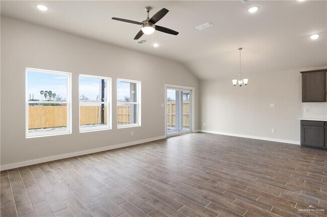 Foto del edificio - 5004 Oleander Ave