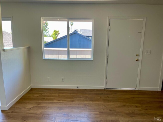 Building Photo - 2424 Kenton Ct