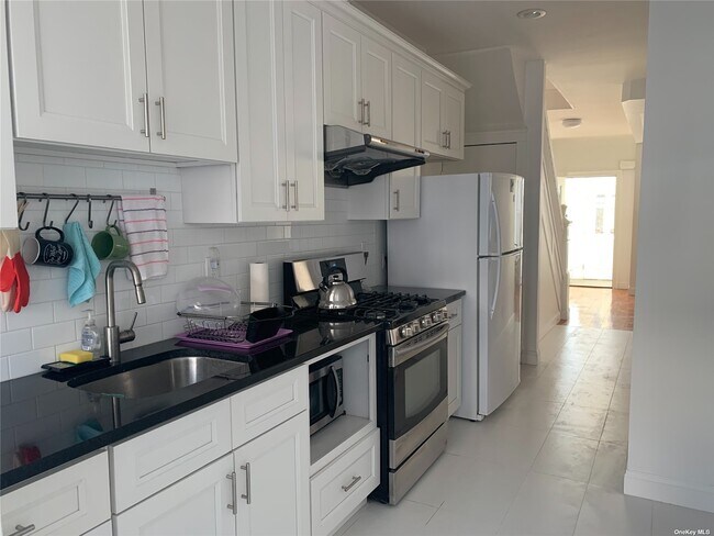 Foto del edificio - 88-27-88-88 88th St