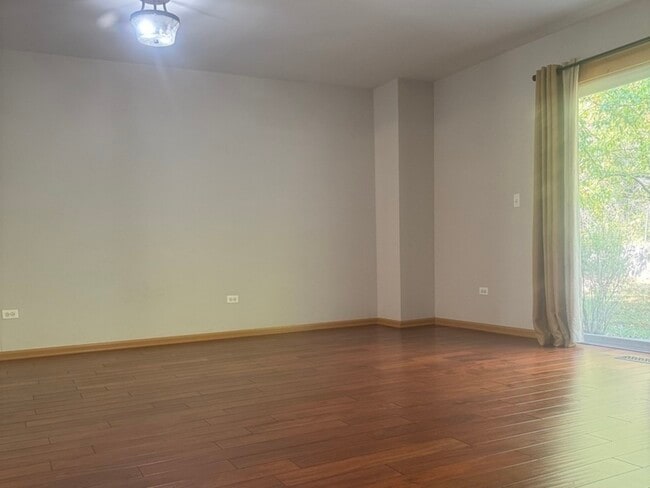 Building Photo - 572 Jennifer Cir