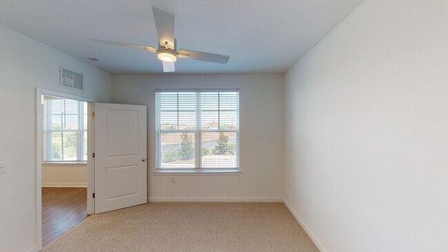 Interior Photo - Essex Luxe Apartments