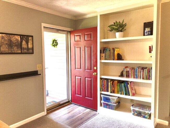 Photo - 3Bed/2Bath in Hendersonville with Communit... Apartment