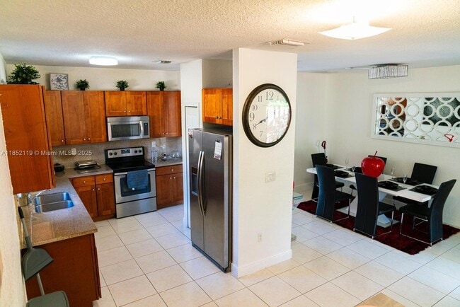 Foto del edificio - 9721 NW 9th St