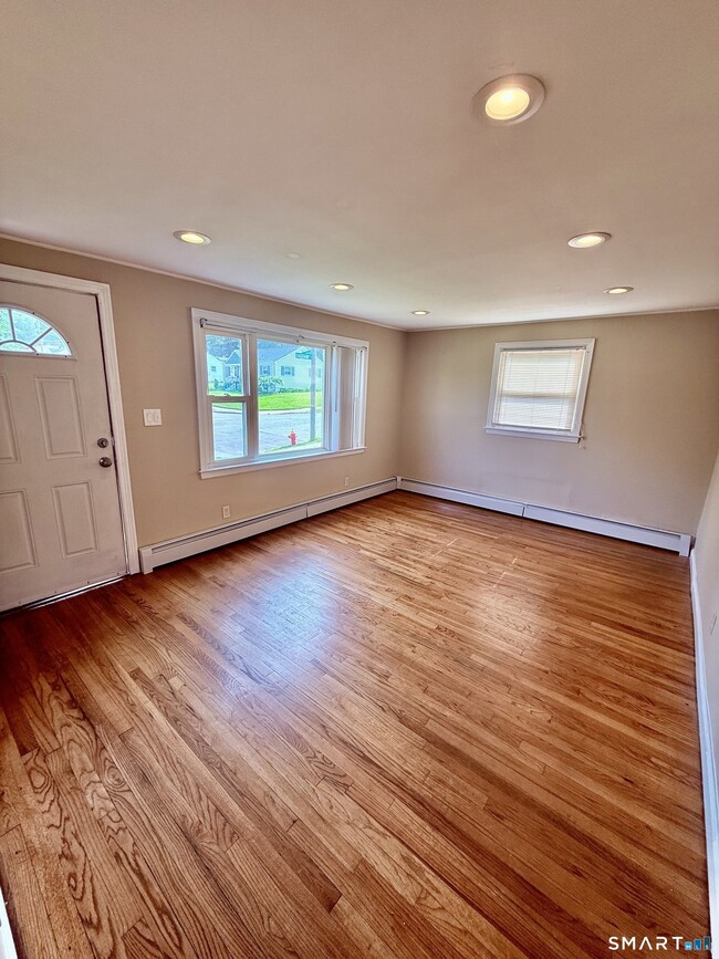 Building Photo - 44 Haddam St
