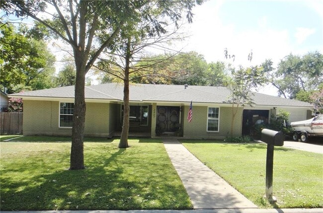 Foto del edificio - 2407 Harrowden Dr