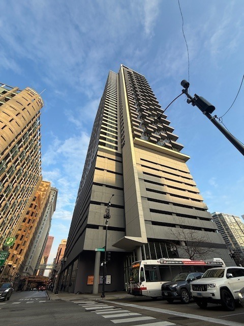 Building Photo - 235 W Van Buren St