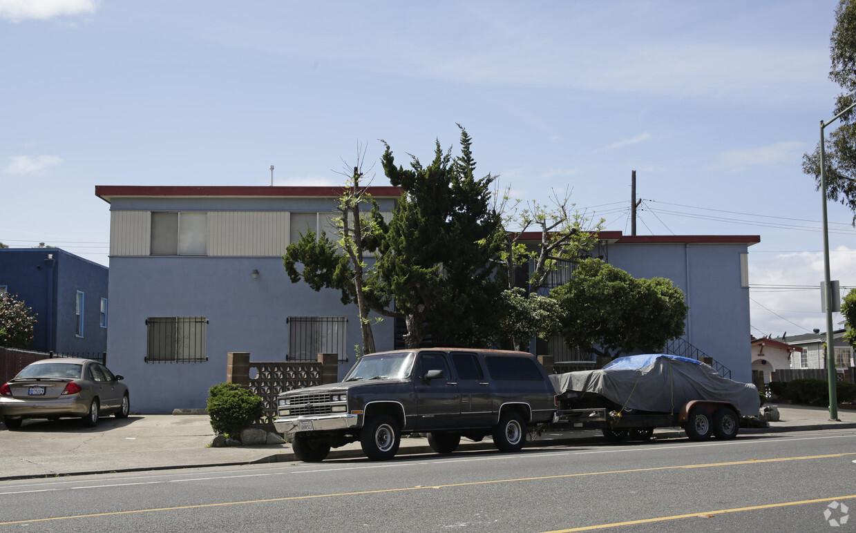 Building Photo - 5611 Bancroft Ave