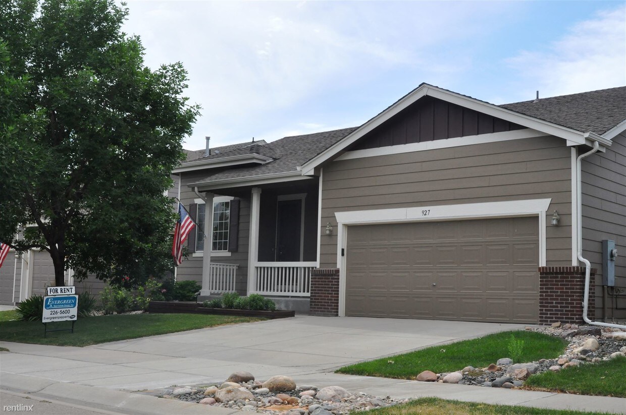 Primary Photo - 927 Saddlebrook Ln