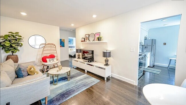 Foto del edificio - 818 1/2 California Ave