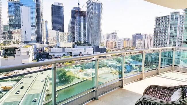 Foto del edificio - 350 S Miami Ave