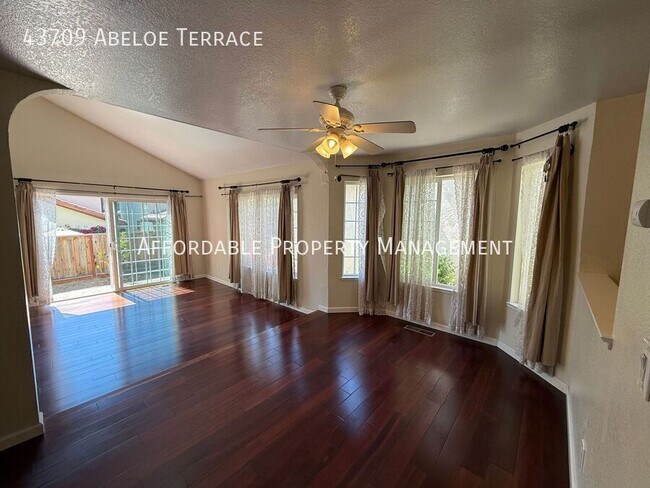 Foto del edificio - 43709 Abeloe Terrace