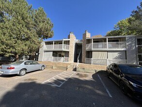 Building Photo - 902 S Walden St
