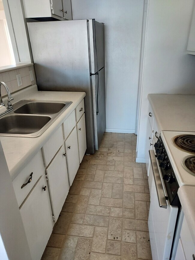 Building Photo - Lincoln unit 808