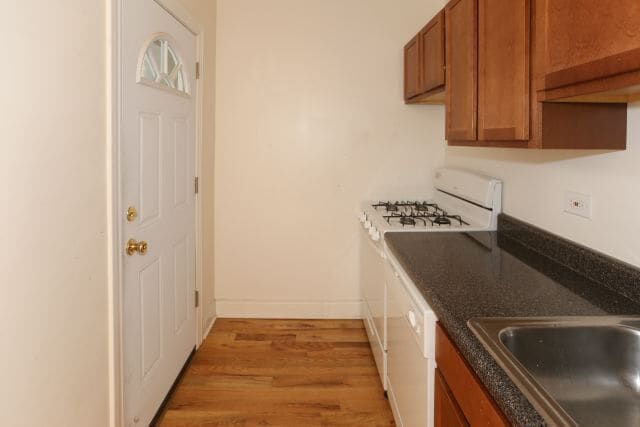 Foto del edificio - 633 W Cornelia Ave