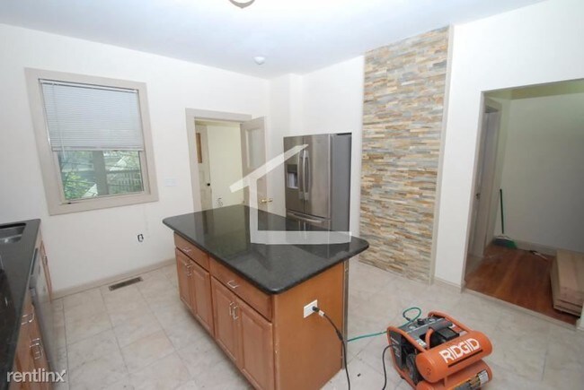 Foto del edificio - 48 Englewood Ave