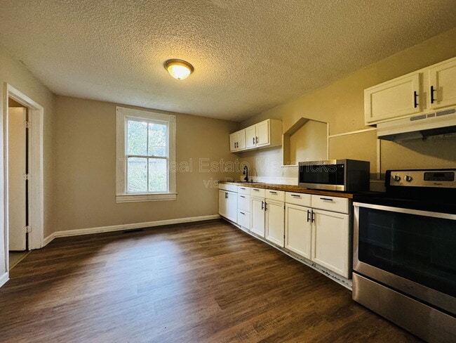 Foto del edificio - 2208 Duncan Ave