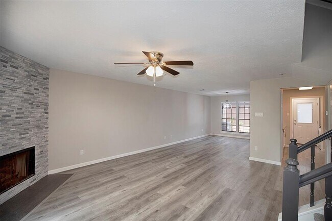 Building Photo - 17225 Saturn Ln
