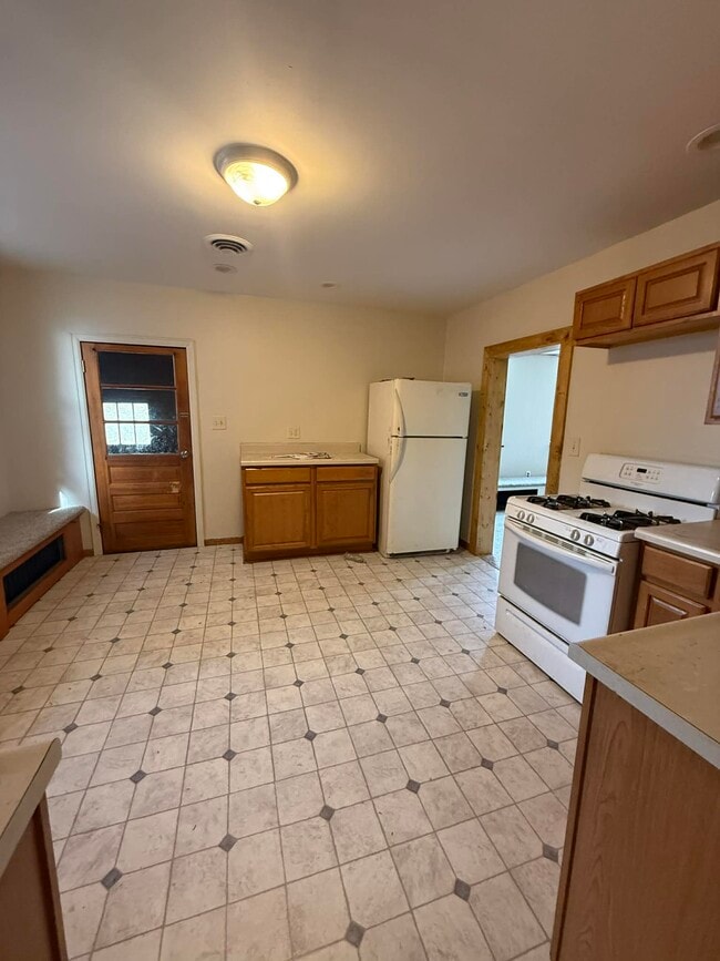 Building Photo - 200 5th Ave