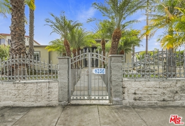 Foto del edificio - 4356 Kingswell Ave