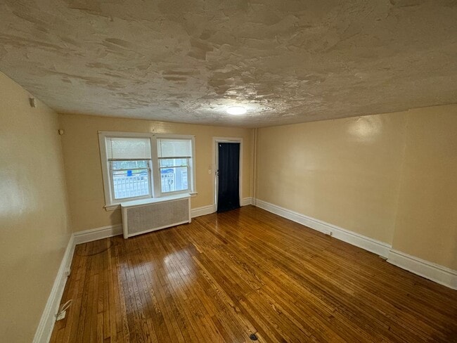 Building Photo - 445 S 17th St