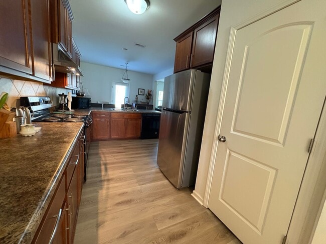 Building Photo - Rent Ready **Spacious 3-Bedroom Home with Open Concept & Large Fenced in Backyard**