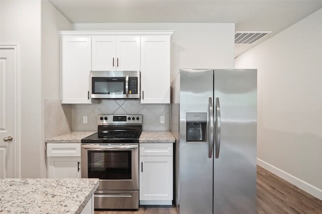 Building Photo - 412 Avenue H