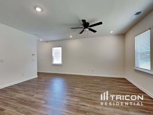 Foto del edificio - 2448 Lennox Rd SE