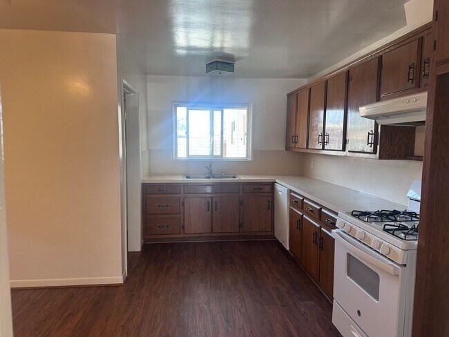 Foto del edificio - Charming Two Bedroom / One Bath Home! Very...