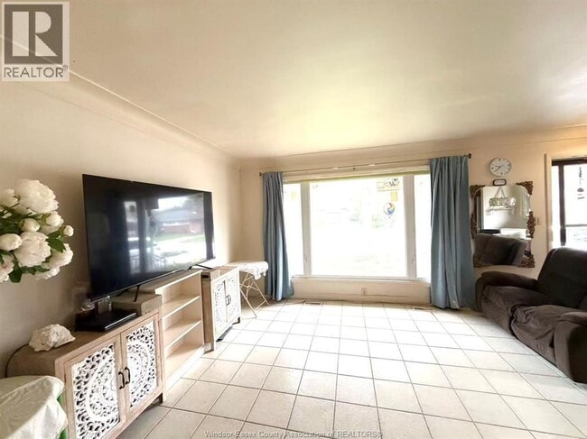 Building Photo - 3863 Longfellow Ave