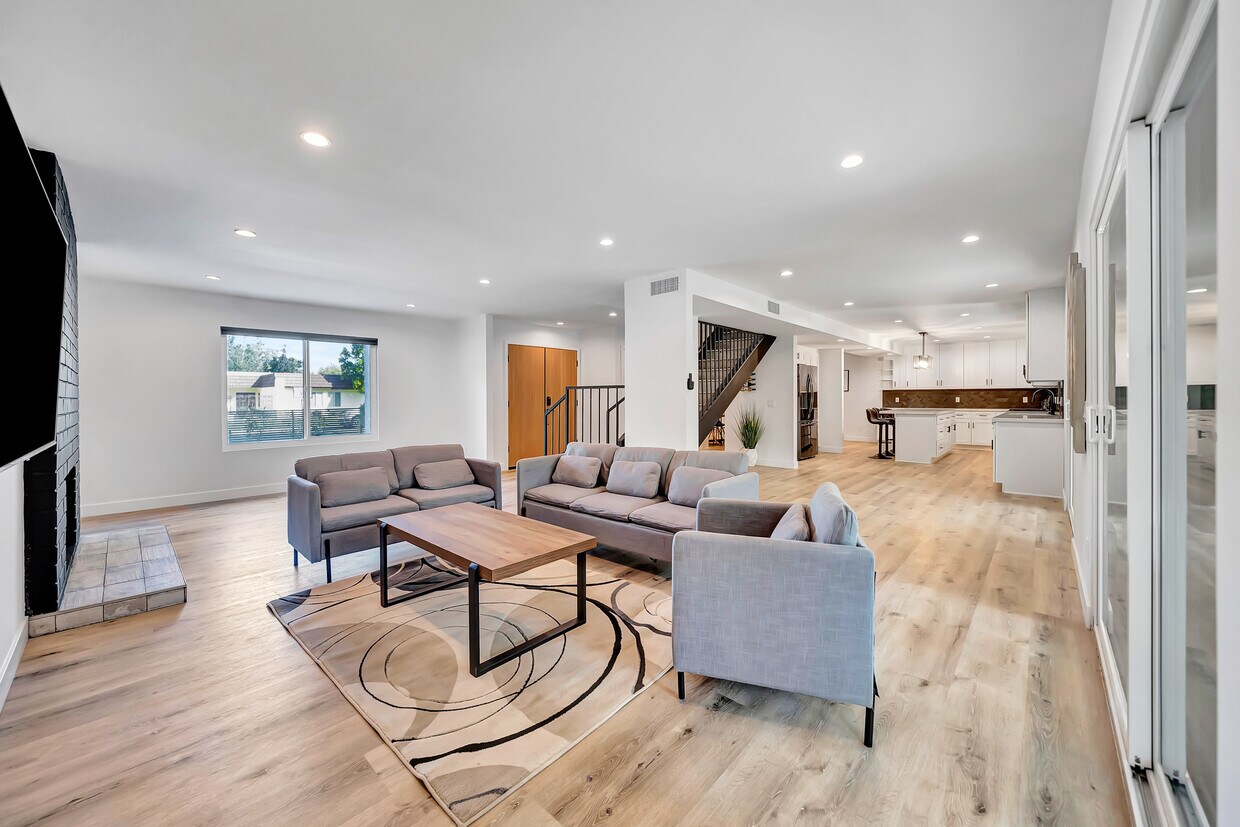 Foto principal - 24445 Clipstone St