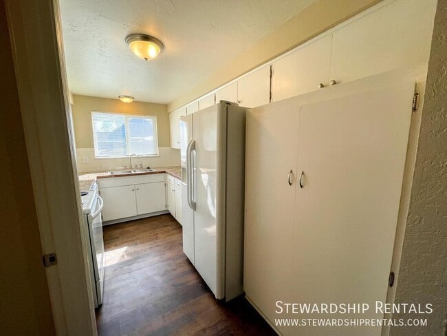 Photo - 1857 W 12th Ave Apartment