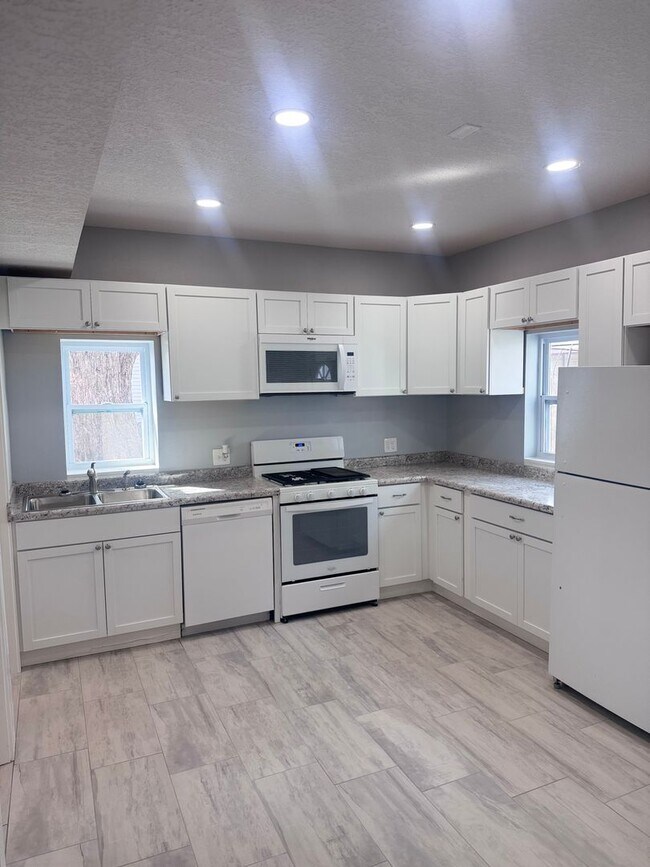 Foto del edificio - Remodeled 4 Bedroom 1 Bathroom Home