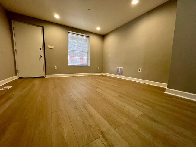 Building Photo - Stunning 3-Bed Townhome in West Passyunk! Available NOW!