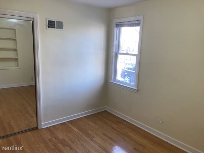 Building Photo - 8855 Lamon Ave