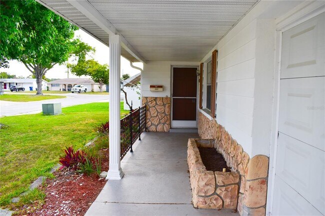 Building Photo - 7435 Hollyridge Dr