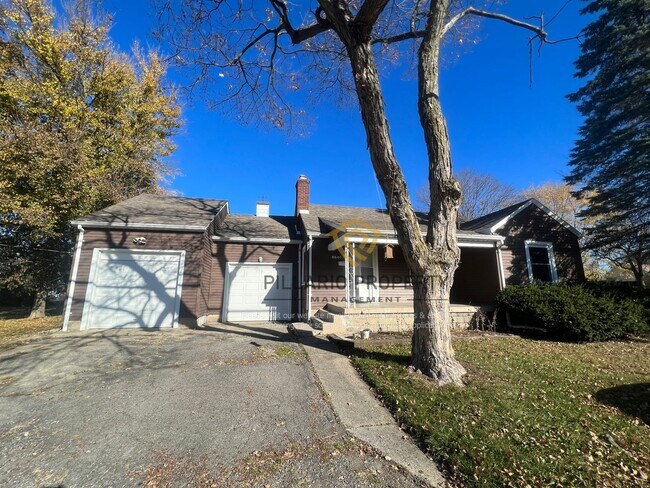 Foto del edificio - Charming 2 Bedroom / 1 Bath Home with Atta...