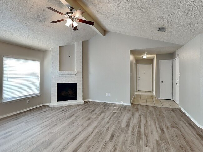 Foto del edificio - 9326 Golden Sunshine Dr