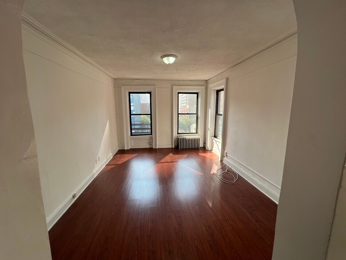 Foto principal - 171 E 88th St