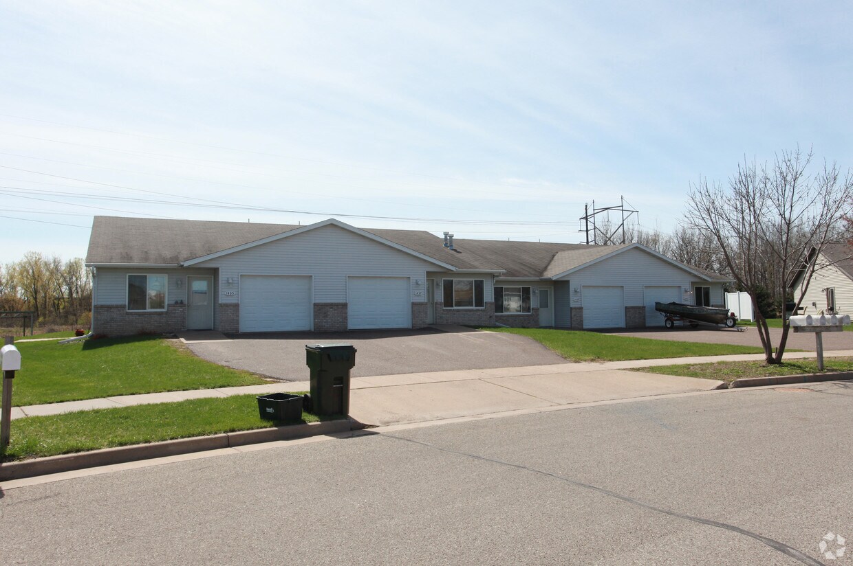 14351441 Grissom Dr, Eau Claire, WI 54703 Apartments in Eau Claire