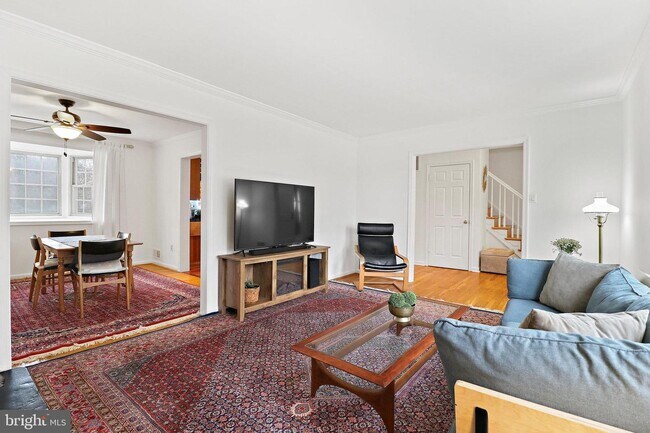 Building Photo - 5012 Gainsborough Dr