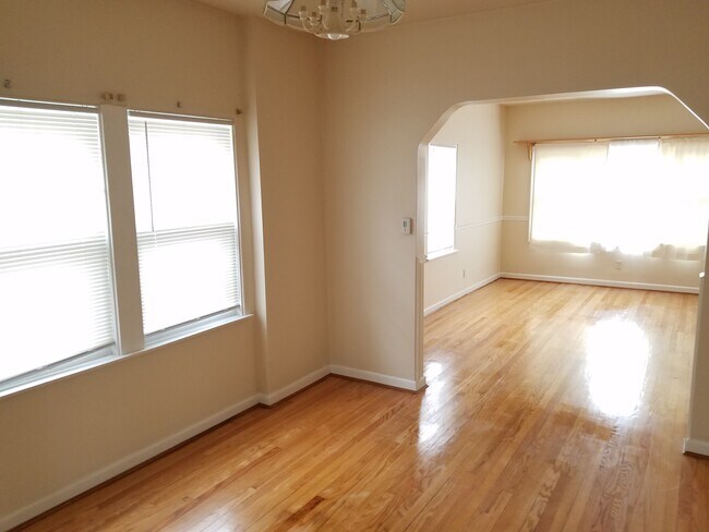 Foto del edificio - 5425 Webster St