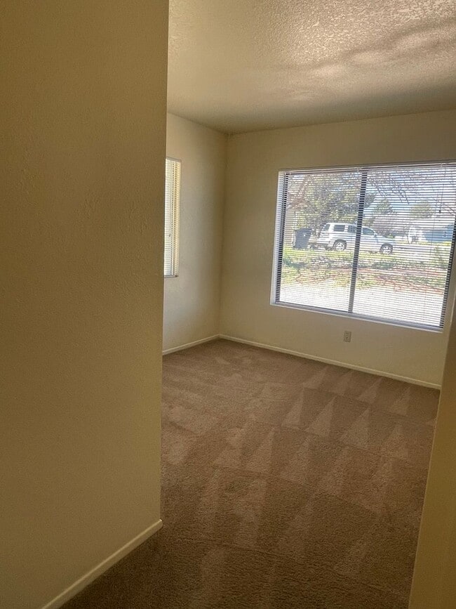 Foto del edificio - 3 Bed 2 Bath Contact Property Pros Realty ...